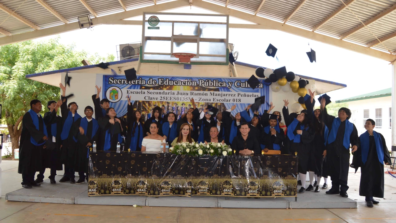 Egresados de la escuela Juan Ramón Manjarrez Peñuelas tuvieron una emotiva fiesta de despedia