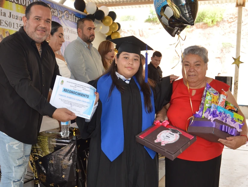 Yaritza Isabella Cano Chavarín, fue reconocida por haber obtenido el nivel más alto de aprendizaje de su generación