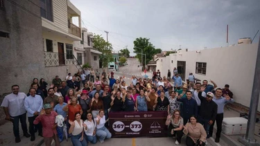 Familias de la colonia 5 de Mayo estrenan siete calles pavimentadas en Culiacán