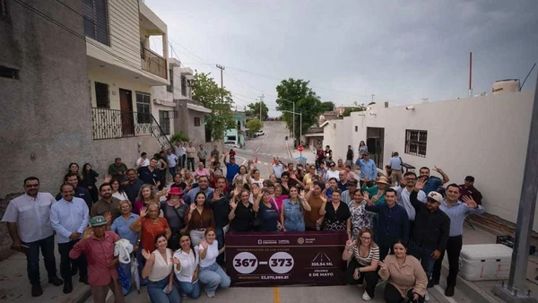 Familias de la colonia 5 de Mayo estrenan siete calles pavimentadas en Culiacán