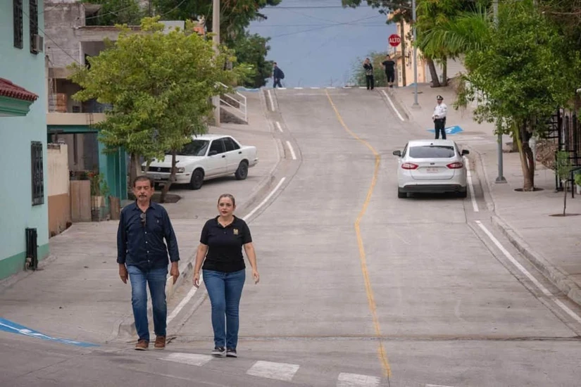 La pavimentación de siete calles en la colonia 5 de Mayo transforma el entorno, facilita el acceso a los servicios públicos y brinda mayor tranquilidad a las familias. Foto: Ayuntamiento de Culiacán