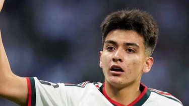 ¿Cuánto vale hoy Gilberto Mora? Su gran Mundial no cambió un dato que llamó la atención