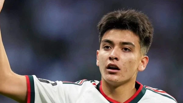 ¿Cuánto vale hoy Gilberto Mora? Su gran Mundial no cambió un dato que llamó la atención