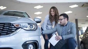 Historial del vehículo al comprar un auto seminuevo: qué revisar antes de decidir.