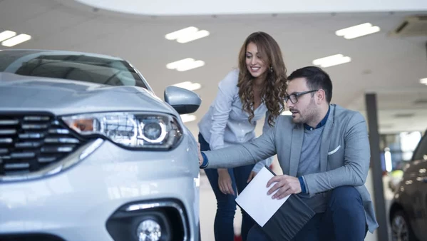 Historial del vehículo al comprar un auto seminuevo: qué revisar antes de decidir.