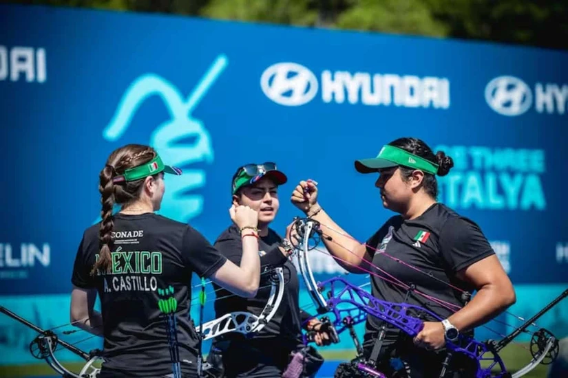 Andrea Maya Becerra y Ana Paula Vázquez, entre las arqueras que se preparan para la competencia.