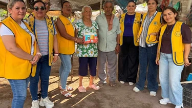 Clubes de Leones entregan glucómetros para apoyar a pacientes con diabetes en Escuinapa