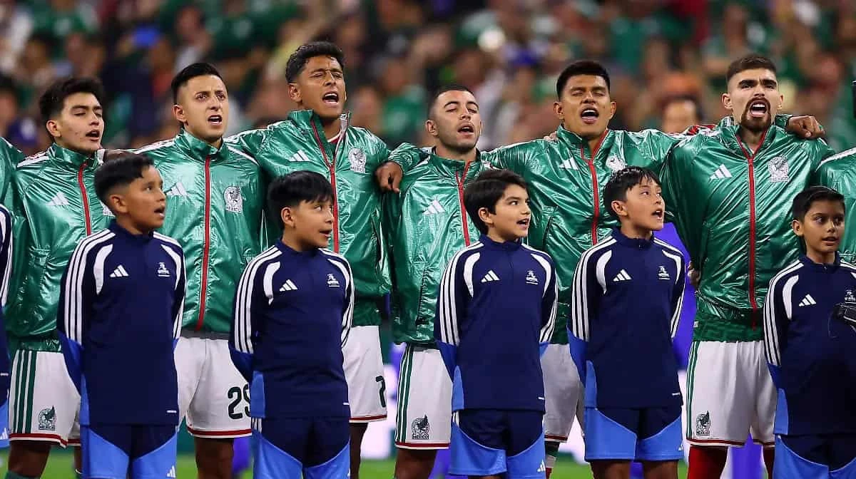Varios niños participan en la ceremonia previa a los juegos. Foto: Cortesía