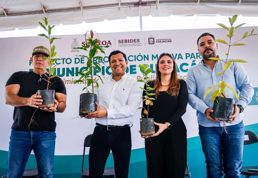 Francisco Javier Barrón Aguayo y Ana Miriam Ramos Villarreal encabezaron la jornada de arborización en Culiacán para fortalecer las áreas verdes.