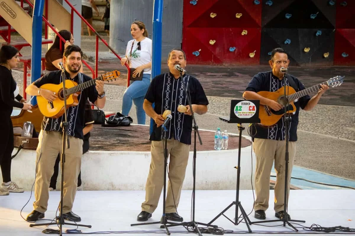 El Trío Azteca cautivó al público en el Parque Acuático con una tarde de boleros, como parte del programa Itiner-Arte que acerca la cultura a los espacios públicos de Culiacán. | Fotos de cortesía