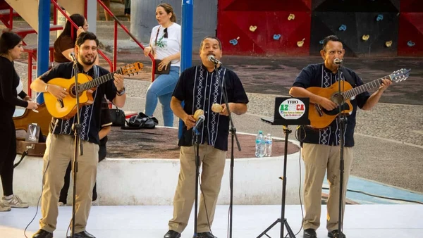 Trío Azteca llena de romanticismo el Parque Acuático con Itiner-Arte