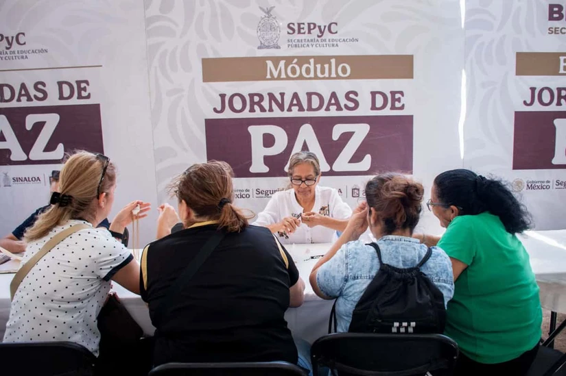 Familias de la colonia Lázaro Cárdenas aprovecharon los servicios gratuitos que ofrecieron las Jornadas de Paz. Foto: Ayuntamiento de Culiacán