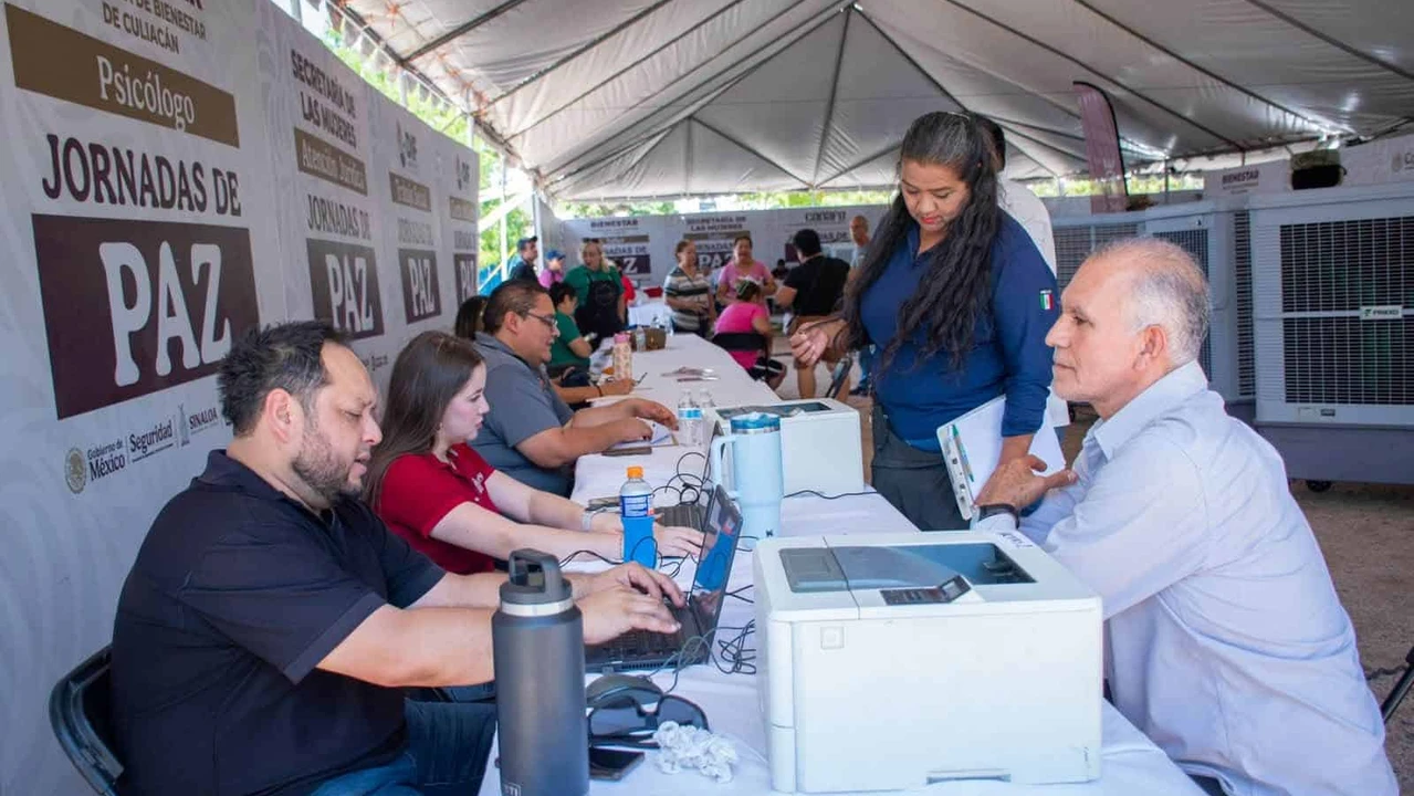 Personal de distintas dependencias brindó atención cercana y personalizada a las familias asistentes. Foto: Ayuntamiento de Culiacán