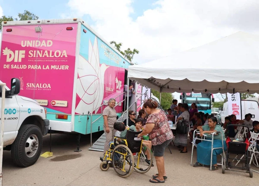Familias de Los Arroyitos, Elota, recibieron servicios gratuitos durante la jornada de las Brigadas del Bienestar realizada en la Escuela Secundaria “Rafaela Sarabia Aguiluz”.