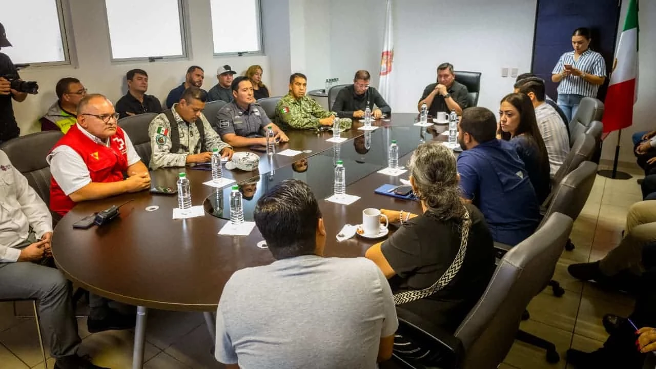 Autoridades de los tres órdenes de gobierno, cuerpos de auxilio y representantes del sector turístico coordinaron el operativo de seguridad para los próximos eventos que se realizarán en el puerto de Altata.