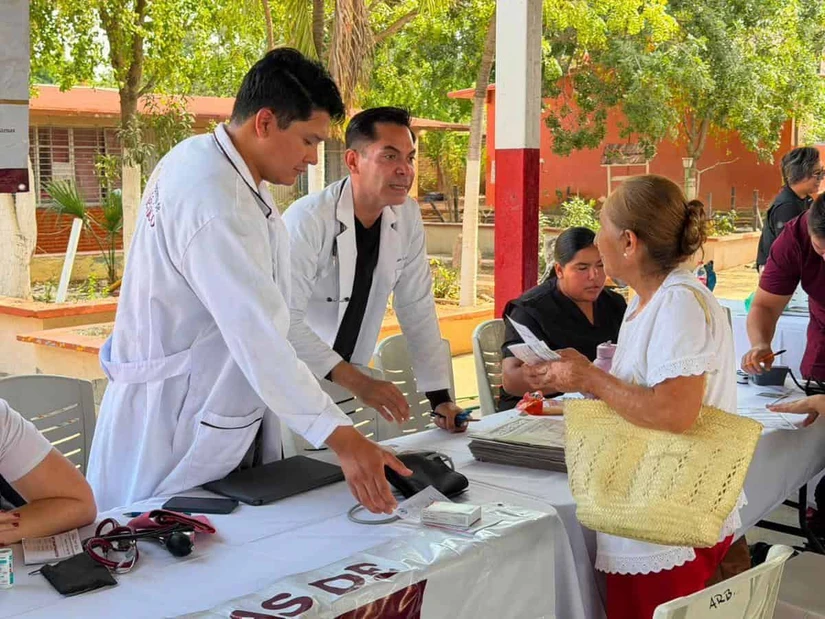 Los módulos instalados en la Primaria Ángela Peralta de la colonia Flores Magón acercaron servicios y programas sociales a las familias del sector