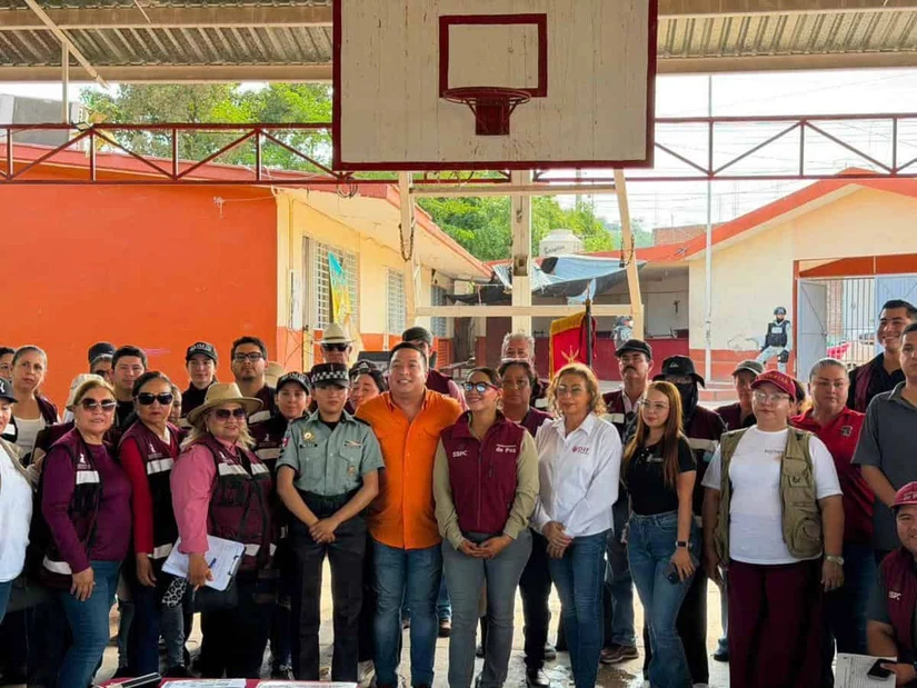 Servidores públicos de más de treinta dependencias municipales, estatales y federales participaron en la atención a las familias del sector FLOres Magón