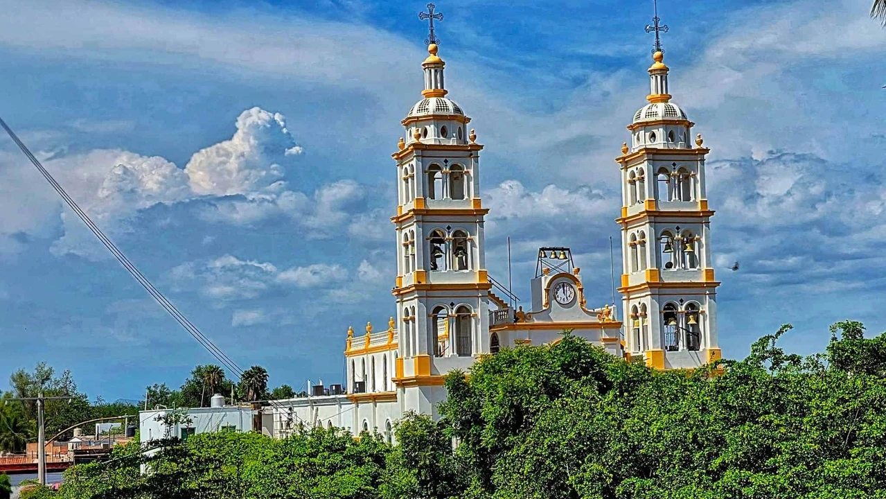 La Parroquia de San Francisco de Asís ya luce reparada y arreglada para el día de la celebración del santo patrono de Navolato. Fotos: Rudy Mendoza.