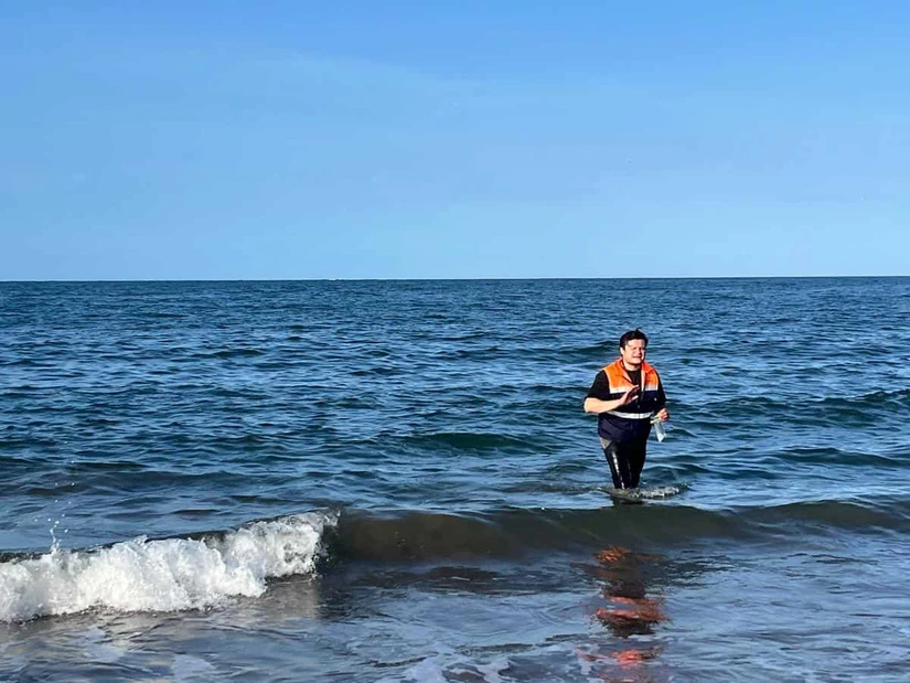 COEPRISS, en coordinación con COFEPRIS, mantiene la vigilancia sanitaria de las playas de Sinaloa para garantizar espacios seguros durante la temporada vacacional.