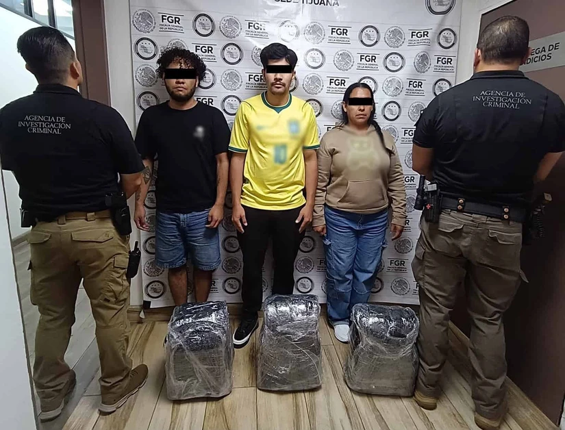 Caen 11 con droga en el Aeropuerto de Tijuana. Foto: Cortesía