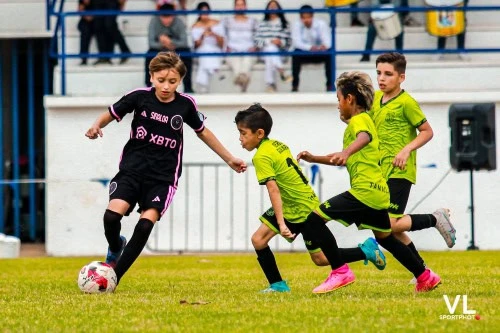 A su corta edad ya ha disputado partidos a nivel nacional y este será su primer torneo a nivel internacional.