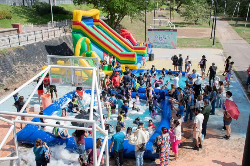 Juegos acuáticos, sonrisas y emprendimiento hicieron del Parque Las Riberas un espacio de convivencia para todas las edades. Foto: Ayuntamiento de Culiacán
