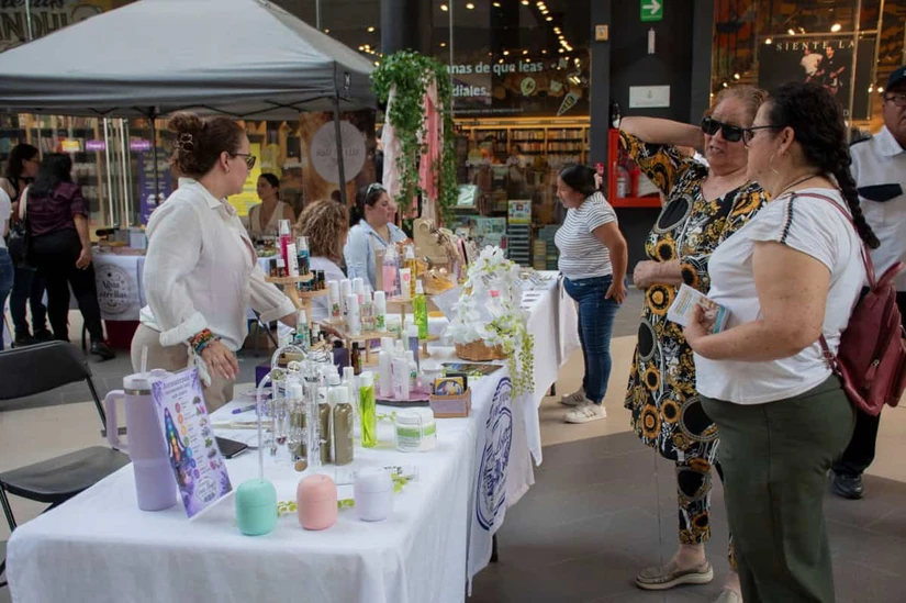 Cientos de familias disfrutaron del Aqua Fest y del Bazar Bienestar Integral, una jornada que combinó actividades recreativas con el impulso a emprendedores locales. Foto: Ayuntamiento de Culiacán