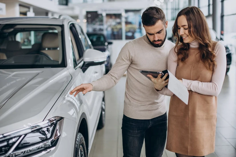 Cuánto es lo máximo que puedo usar de efectivo para comprar un auto. Foto: Magnific