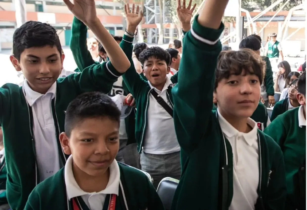 SEP publica borrador del calendario 2026-2027: estas son las fechas de los puentes escolares.