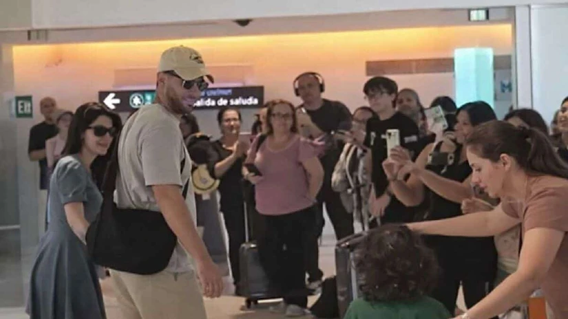 Emotivo recibimiento para Raúl Jiménez en Cancún. Foto: 24 Horas Quintana Roo