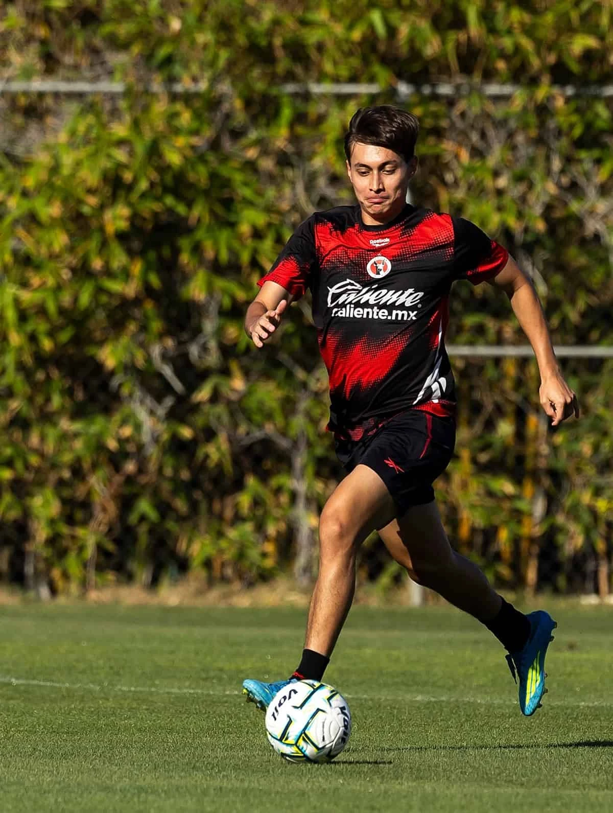 Después de la pausa por el Mundial 2026, el Apertura arranca con Xolos frente a Tigres. Conoce a qué hora juegan, dónde ver la transmisión en vivo y qué esperan ambos clubes para este torneo.