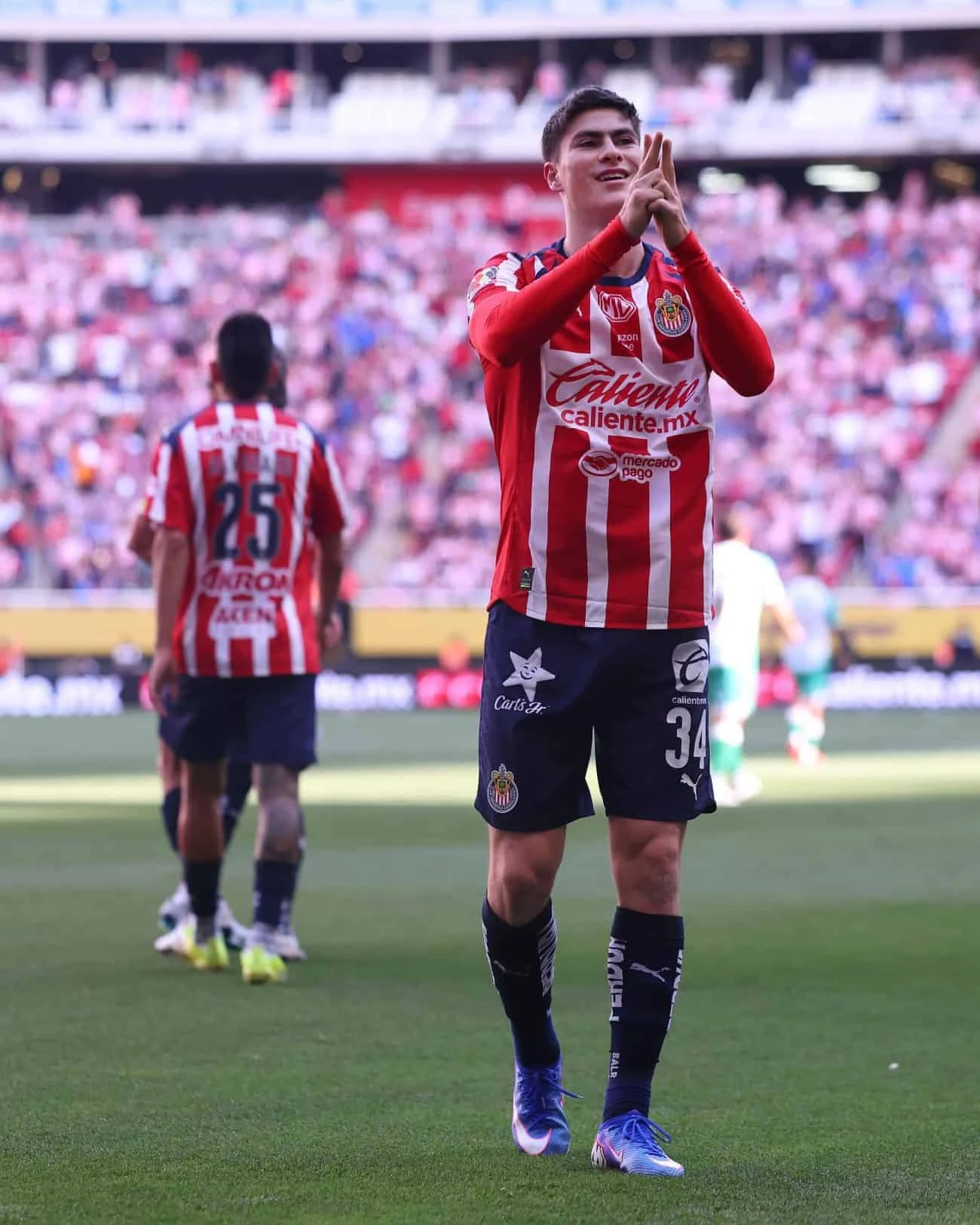 Armando “La Hormiga” González. el más costoso de la Liga MX. Foto:C Chivas