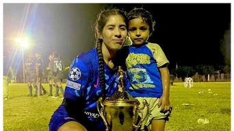 De la cancha a su propio negocio: Silvia Hernández es mamá, futbolista y emprendedora a sus 24 años en Eldorado