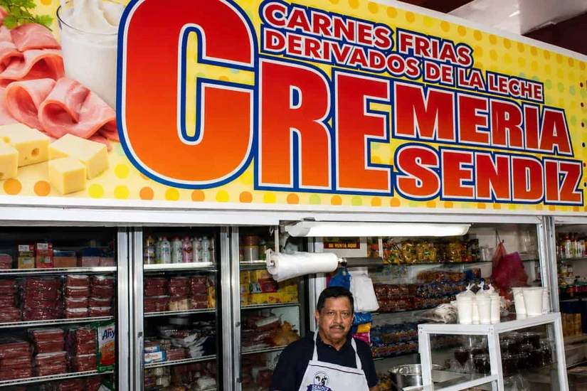 La Cremería Reséndiz forma parte del Mercado Municipal Miguel Hidalgo desde 1974 y hoy es un negocio consolidado gracias a tres generaciones de trabajo familiar.