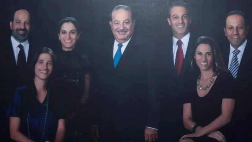 Carlos Slim junto a los hijos que tuvo con Soumaya.