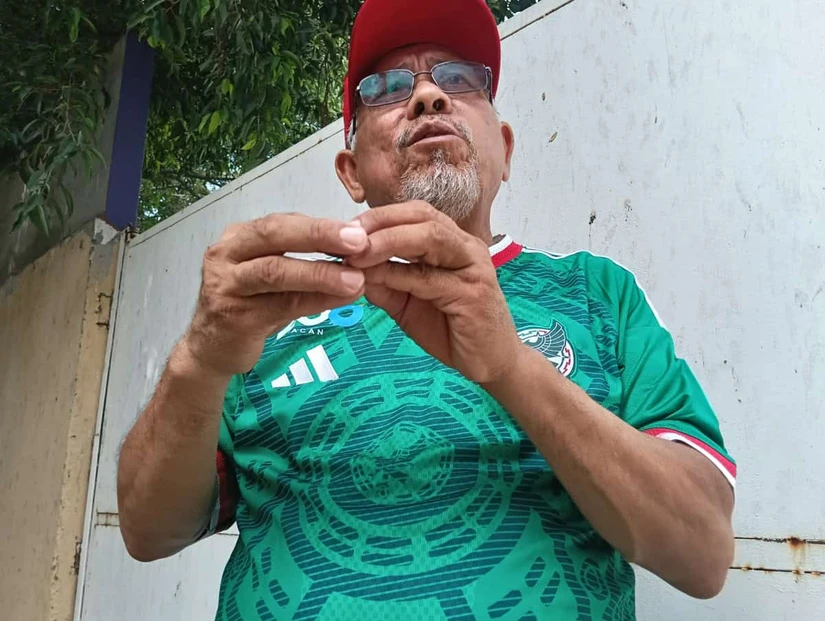 Con el paso del tiempo Jorge Luis ha aprendido a desarrollar distintos oficios, según la necesidad que se presente en el zoológico de Culiacán.
