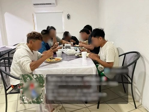 La rápida actuación de elementos de la Armada de México permitió poner a salvo a siete personas extranjeras en Salina Cruz, quienes recibieron atención médica y asistencia mientras continúan los trámites legales.
