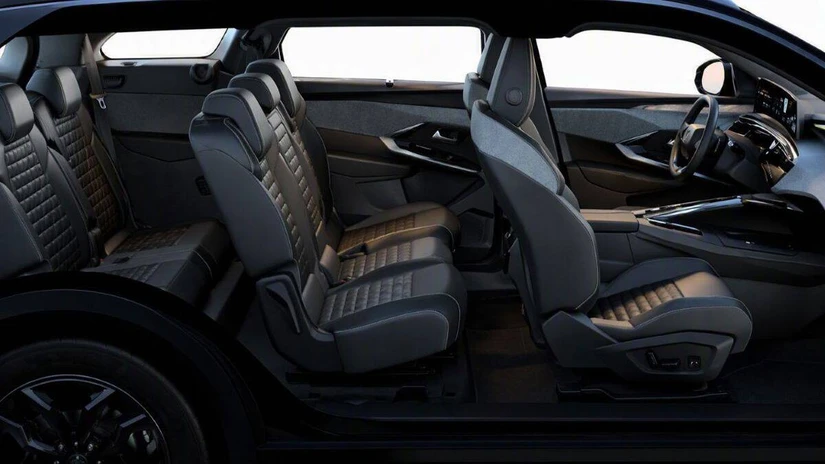 Las vestiduras en piel Nappa son exclusivas de la Black Edition; los asientos delanteros suman ajuste eléctrico, calefacción, ventilación y masaje, algo poco visto por debajo de los 800 mil pesos.