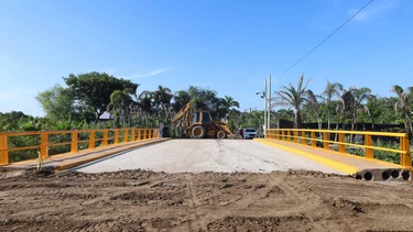 Reabren puente de San Pedro, Navolato; mejora el paso diario de estudiantes, productores y familias