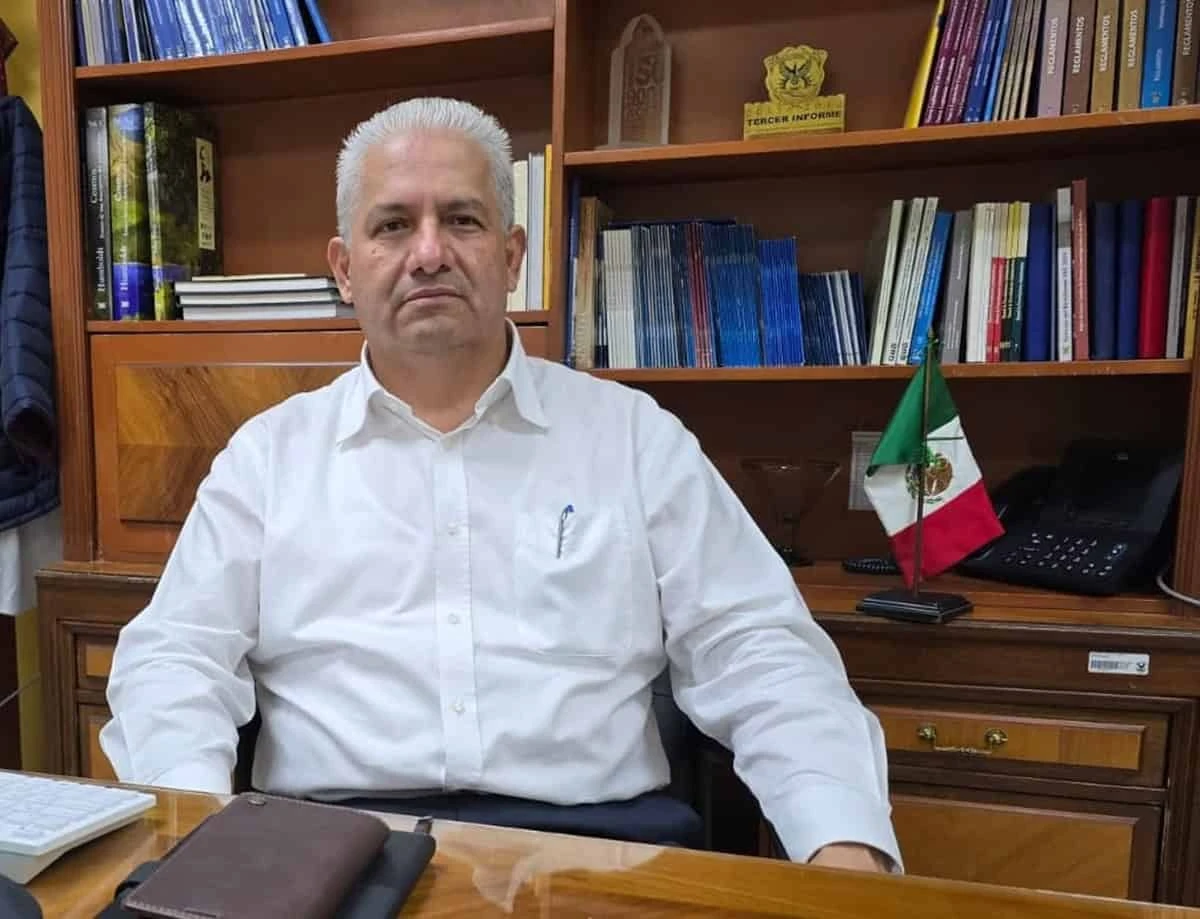Director General de Servicios Escolares, el doctor Alfonso Mercado Gómez.