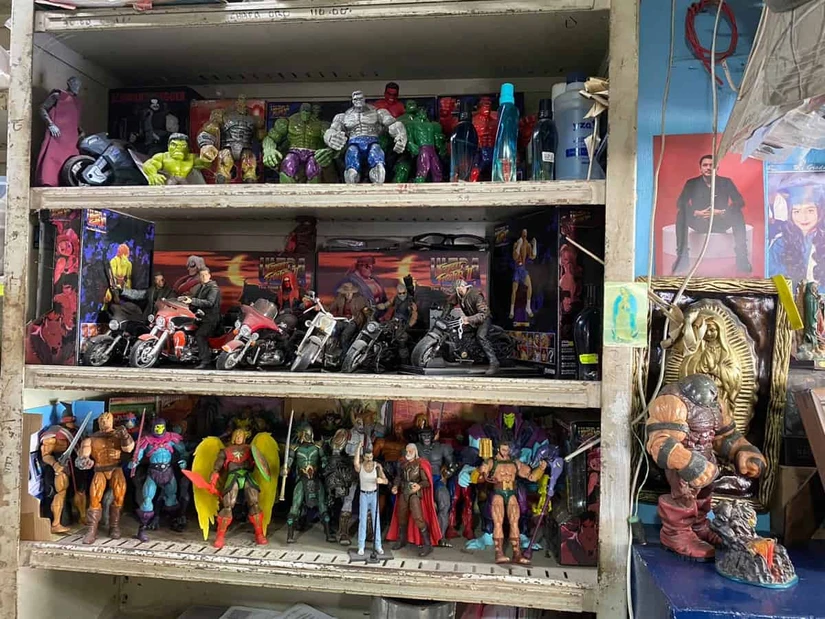 Figuras de He-Man, Thundercats y personajes de Hanna-Barbera forman parte de la colección que Héctor Aguiar ha construido durante más de dos décadas.