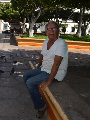 Porque ellos tienen hambre: el noble gesto de don José Manuel que cada tarde conmueve a La Cruz de Elota