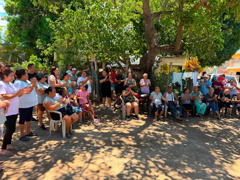 Habitantes de Piaxtla de Abajo agradecieron al alcalde Luis Fernando Loaiza Bañuelos por una obra necesaria para la comunidad.