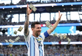 &iquest;Cu&aacute;l es el sueldo de Lionel Messi por d&iacute;a?