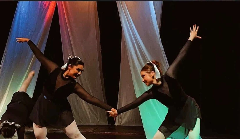 Cada coreografía reflejó la coordinación, sensibilidad y compromiso que las jóvenes desarrollaron durante su formación en la Escuela Municipal de Danza de Culiacán. Foto: IMCC