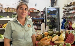 De bióloga y administrador a exitosos fruteros en el Mercado Flores Magón de Mazatlán