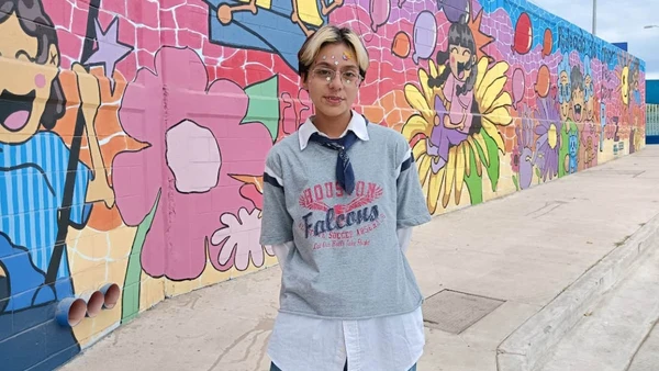 Han Rivera Yee, estudiante de Artes que llena de color y comunidad las calles de Culiacán