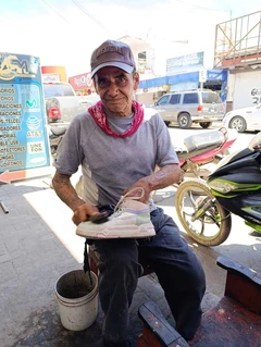 Medio siglo de un oficio que nunca solt&oacute;: &Eacute;l es "El Mero" y lleva 50 a&ntilde;os boleando en Eldorado