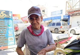Medio siglo de un oficio que nunca solt&oacute;: &Eacute;l es "El Mero" y lleva 50 a&ntilde;os boleando en Eldorado