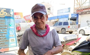 Medio siglo de un oficio que nunca soltó: Él es “El Mero” y lleva 50 años boleando en Eldorado